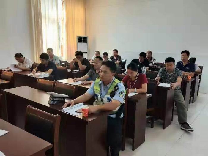 廬江縣白湖鎮(zhèn)中心學(xué)校舉辦民辦幼兒園校車駕駛員專題培訓(xùn)/ 廬江縣白湖鎮(zhèn)中心學(xué)校舉辦民辦幼兒園校車駕駛員專題培訓(xùn)