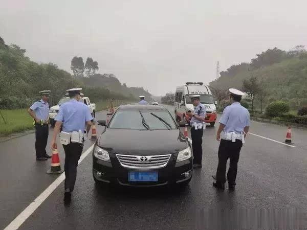 東坡交警:認真開展節前安全隱患排查 東坡交警:認真開展節前安全隱患排查