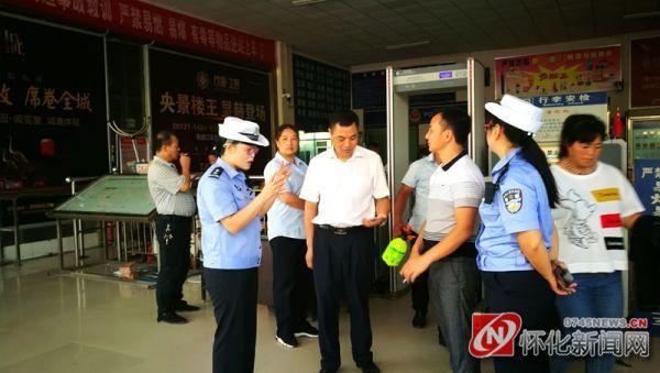 新晃交警深入客運企業、校車公司開展中秋節前安全隱患排查