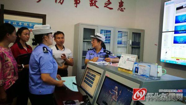 新晃交警深入客運企業、校車公司開展中秋節前安全隱患排查