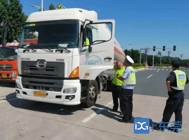 東莞交警連續3日開展重點車輛專項整治/ 東莞交警連續3日開展重點車輛專項整治