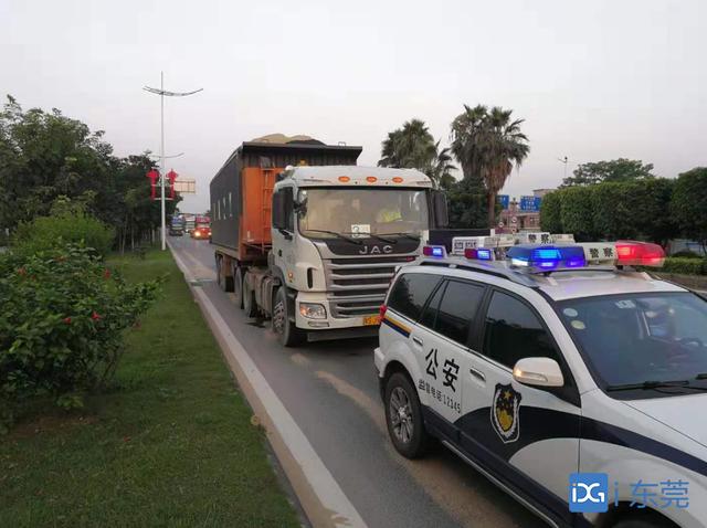 東莞交警連續3日開展重點車輛專項整治/ 東莞交警連續3日開展重點車輛專項整治