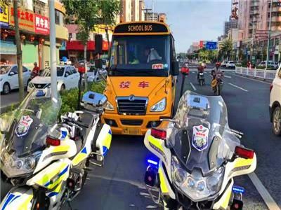 開學啦!交警開展校車安全大檢查及“警家校”護安護暢行動 開學啦!交警開展校車安全大檢查及“警家校”護安護暢行動