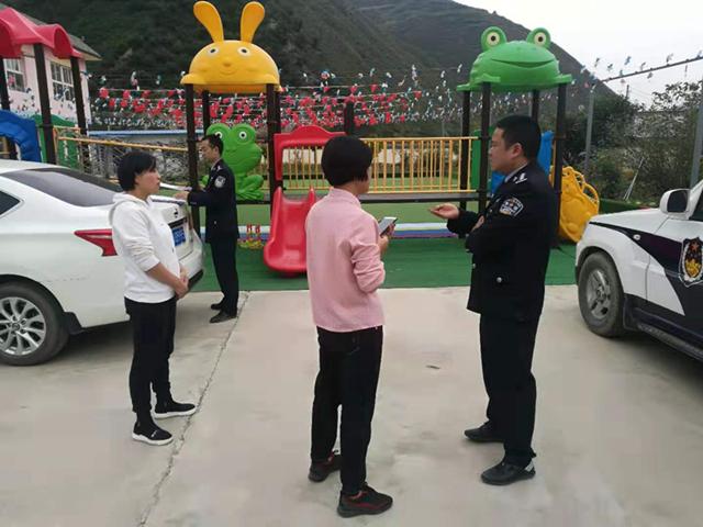 宕昌公安交警聯合縣教育局對全縣幼兒園校車開展交通 安全大排查大整治