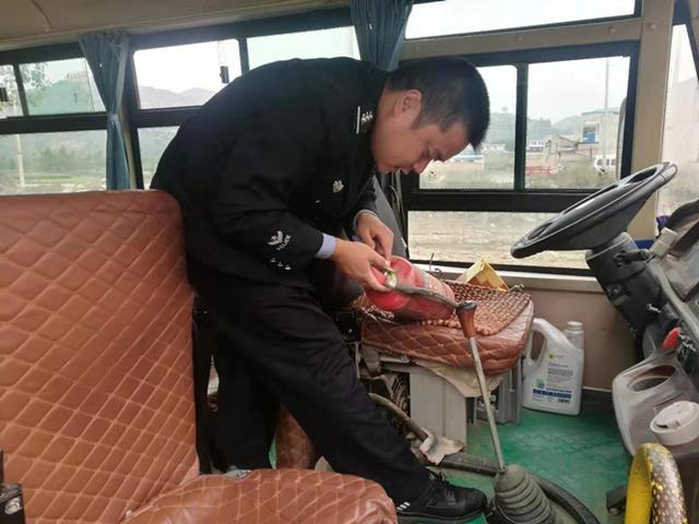 宕昌公安交警聯合縣教育局對全縣幼兒園校車開展交通 安全大排查大整治