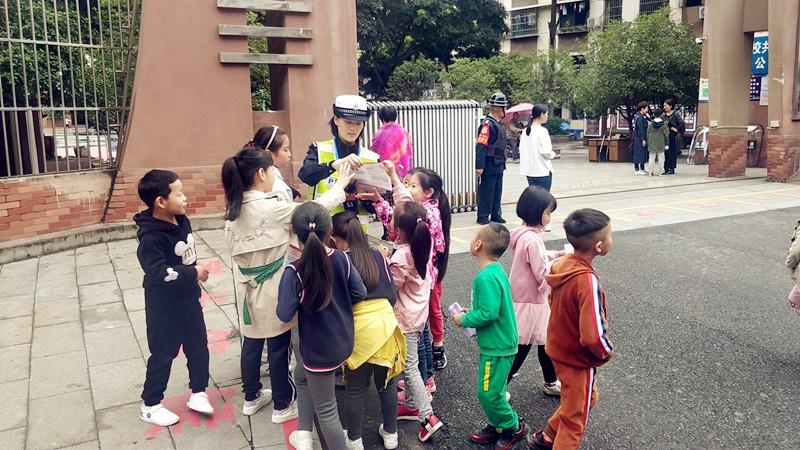 遂寧公安交警強化措施 著力打造“平安校園” 遂寧公安交警強化措施 著力打造“平安校園”