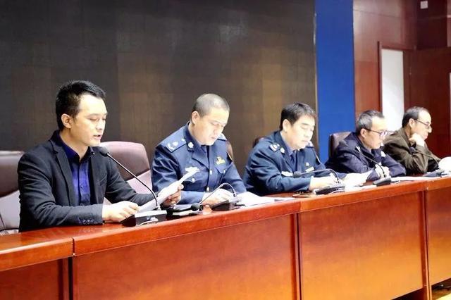 大荔縣教育局聯(lián)合公安和交通部門開展校車安全管理專題培訓(xùn)/ 大荔縣教育局聯(lián)合公安和交通部門開展校車安全管理專題培訓(xùn)