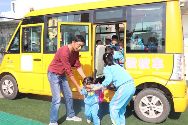 常德市武陵區雙觀幼兒園開展校車安全逃生演練活動/ 常德市武陵區雙觀幼兒園開展校車安全逃生演練活動