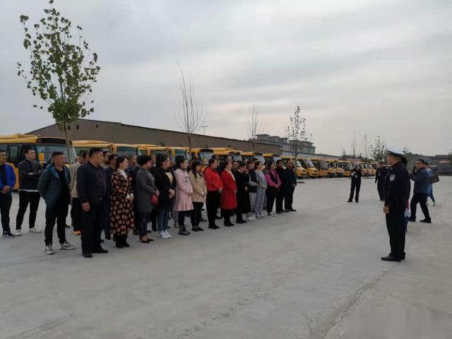 點贊，他們?yōu)楹⒆又纬鲂邪踩琳希? border=