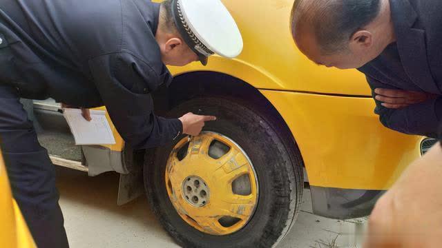 點贊，他們?yōu)楹⒆又纬鲂邪踩琳希? border=