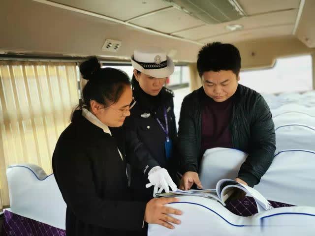 點贊，他們?yōu)楹⒆又纬鲂邪踩琳希? border=