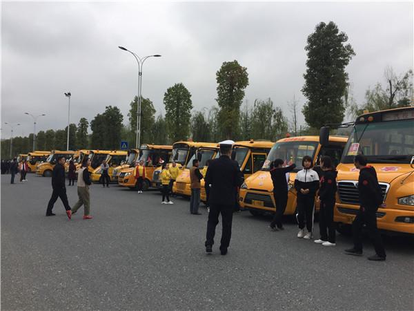 安康恒口交警開展校車安全大排查大檢查大培訓工作/ 安康恒口交警開展校車安全大排查大檢查大培訓工作