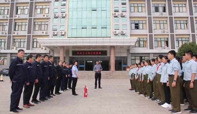 新營中學舉行校車安全培訓及安全撤離演練/ 新營中學舉行校車安全培訓及安全撤離演練