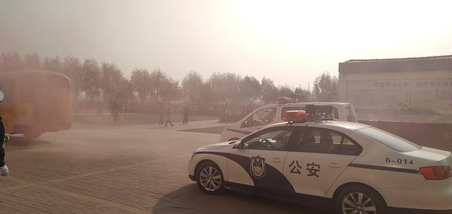 公路大隊進校園 開展交通事故演練 公路大隊進校園 開展交通事故演練