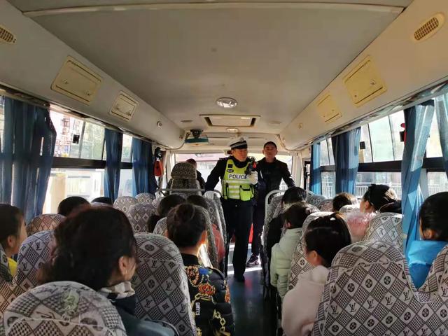 二道交警積極開展冬季校車整治行動