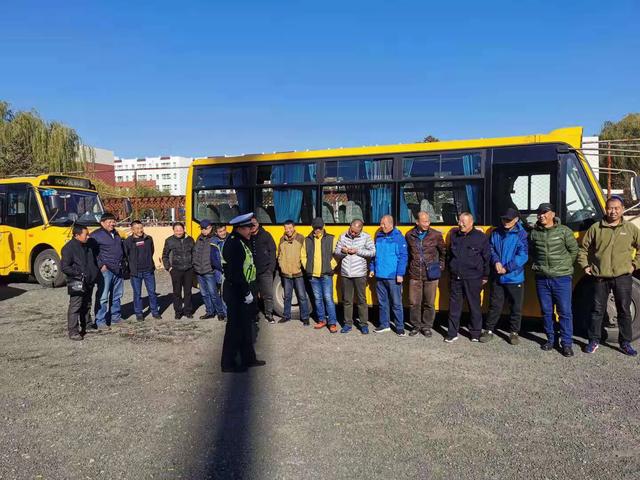 二道交警積極開展冬季校車整治行動