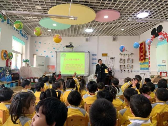 “大鼻子”校車開進幼兒園！給孩子們上堂安全課