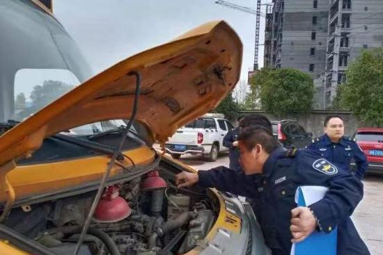 黃花鎮:校車集體“體檢”,確保學生安全出行 黃花鎮:校車集體“體檢”,確保學生安全出行