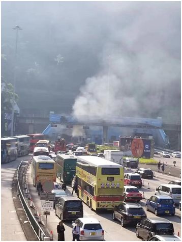 “他們想讓香港癱瘓!”暴徒對市民淋潑易燃液體、朝校車前扔汽油彈…… “他們想讓香港癱瘓!”暴徒對市民淋潑易燃液體、朝校車前扔汽油彈……