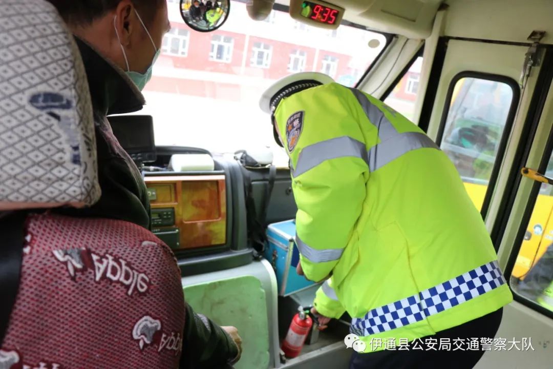 查安全、講案例，伊通交警為復學復課保駕護航