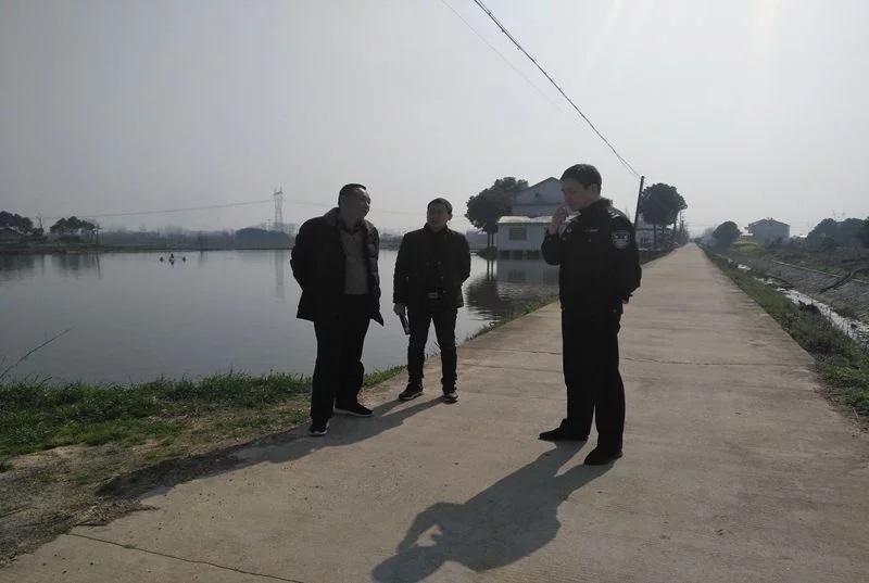 常德柳葉湖交警:深入農村開展校車線路隱患排查/ 常德柳葉湖交警:深入農村開展校車線路隱患排查