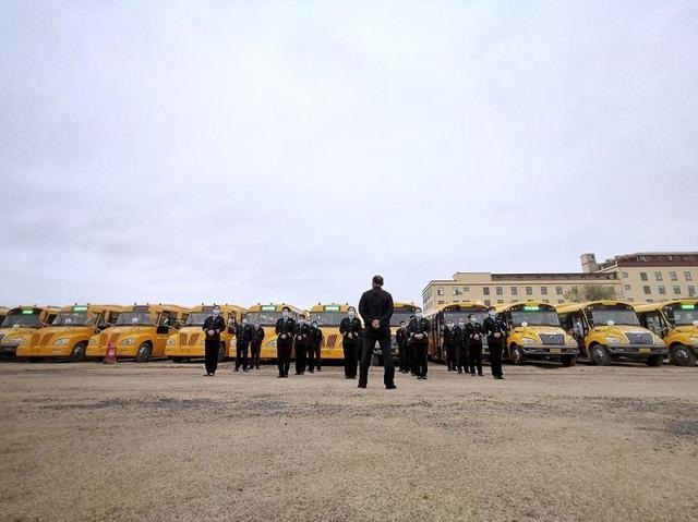 復課首日 交運西海岸溫馨校車啟動163輛校車為學子保駕護航 復課首日 交運西海岸溫馨校車啟動163輛校車為學子保駕護航