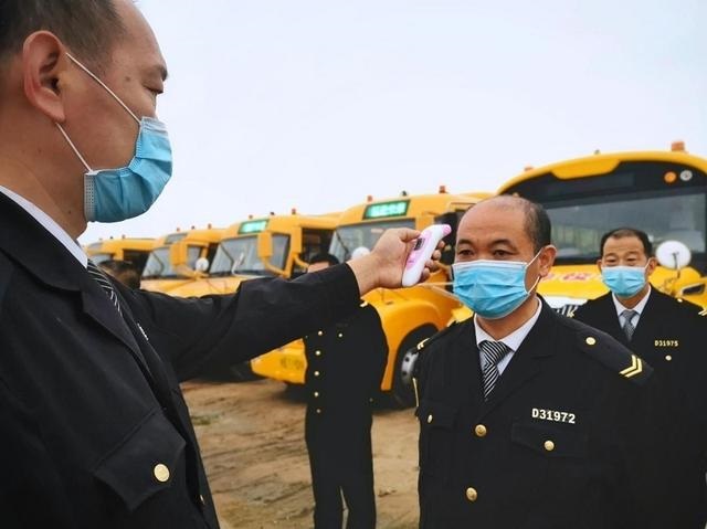 復課首日 交運西海岸溫馨校車啟動163輛校車為學子保駕護航 復課首日 交運西海岸溫馨校車啟動163輛校車為學子保駕護航