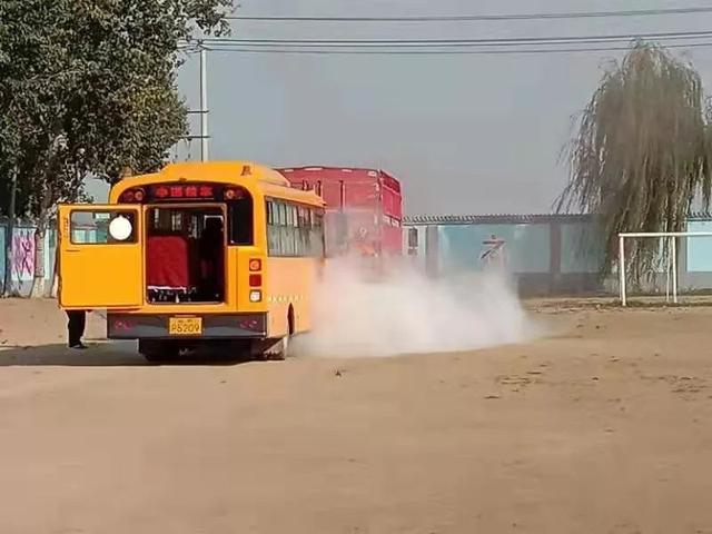 徐水區教育和體育局舉行校車突發事件應急演練,為乘車師生安全保駕護航 徐水區教育和體育局舉行校車突發事件應急演練,為乘車師生安全保駕護航