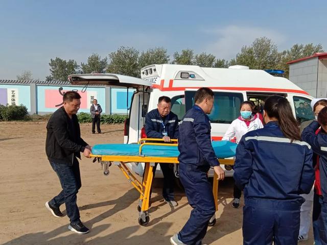 徐水區教育和體育局舉行校車突發事件應急演練,為乘車師生安全保駕護航 徐水區教育和體育局舉行校車突發事件應急演練,為乘車師生安全保駕護航