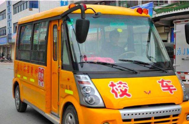 甘肅慶陽發(fā)生嚴(yán)重校車事故