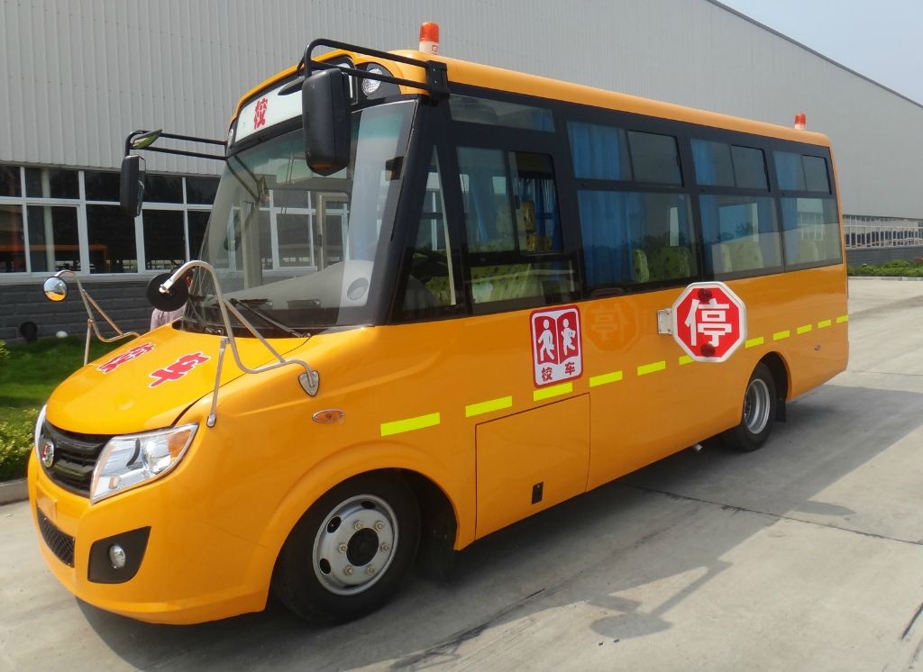 寧遠(yuǎn)縣第八完全小學(xué)開展校車安全演練 保障學(xué)生出行安全