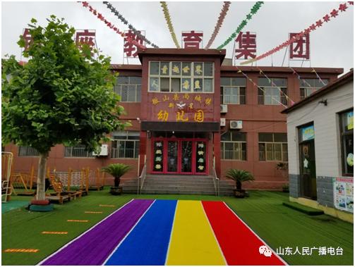 山東省：【爭議】省道旁的交接——跨區(qū)域校車一章難蓋，家長望眼欲穿