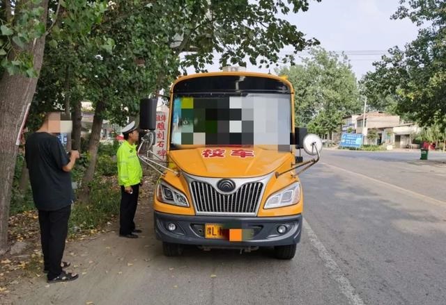 漯河臨潁：對校車超員零容忍，保證學(xué)生生命安全