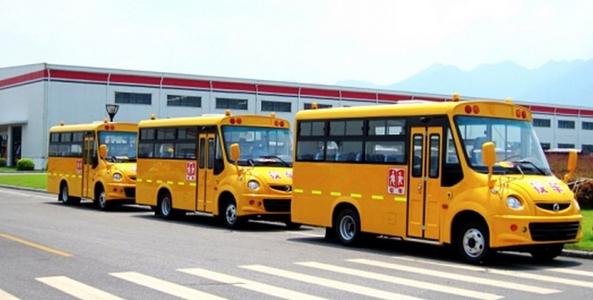 “校車起火了,孩子們跟我來!” 四川自貢沿灘開展校車應急逃生演練 “校車起火了,孩子們跟我來!” 四川自貢沿灘開展校車應急逃生演練