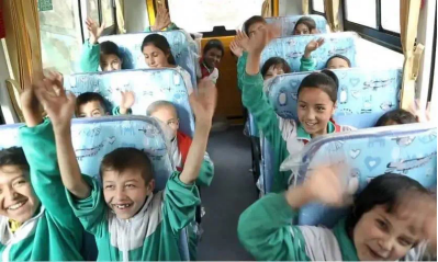 新華保險向新疆依其拜勒提村捐贈校車