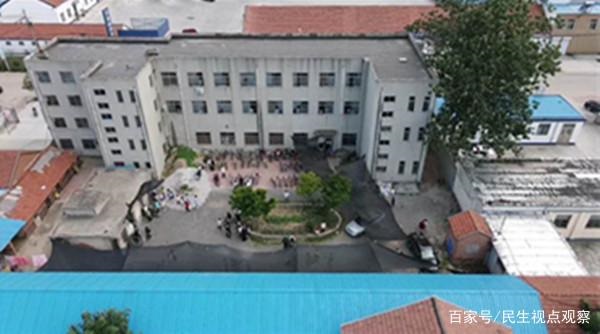 山東萊西：輔導班無資質開班400多學生聚集 六輛校車“保駕”護航