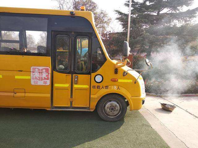 河曲縣教育系統開展校車消防安全培訓暨校車應急演練活動