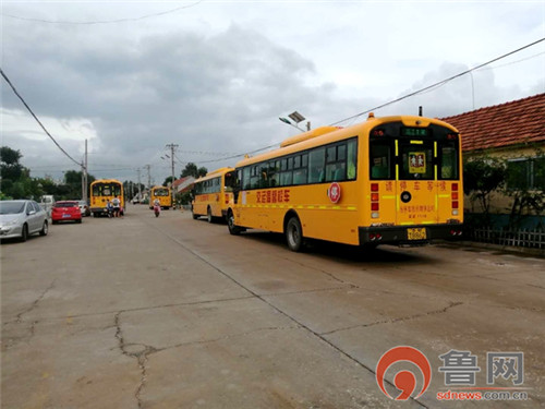 青島萊西：暑假“校車”接送學生 記者采訪交運公司“避而不見”