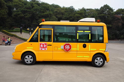 柳州魚峰區開展校車安全聯合執法檢查