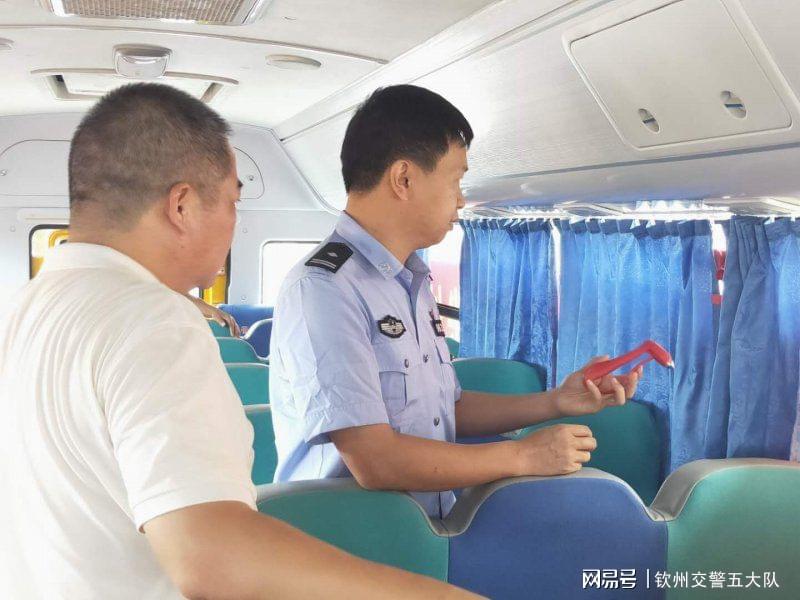 欽州交警五大隊進轄區西安交大中馬陽光中學開展校車安全隱患檢查