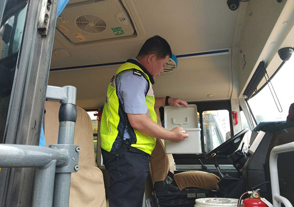 遼寧本溪縣交管大隊扎實做好開學季校車安全大檢查工作