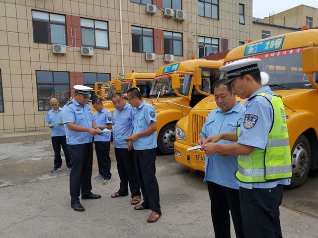 煙臺牟平:檢驗(yàn)校車 確保開學(xué)接送學(xué)生安全運(yùn)行 煙臺牟平:檢驗(yàn)校車 確保開學(xué)接送學(xué)生安全運(yùn)行