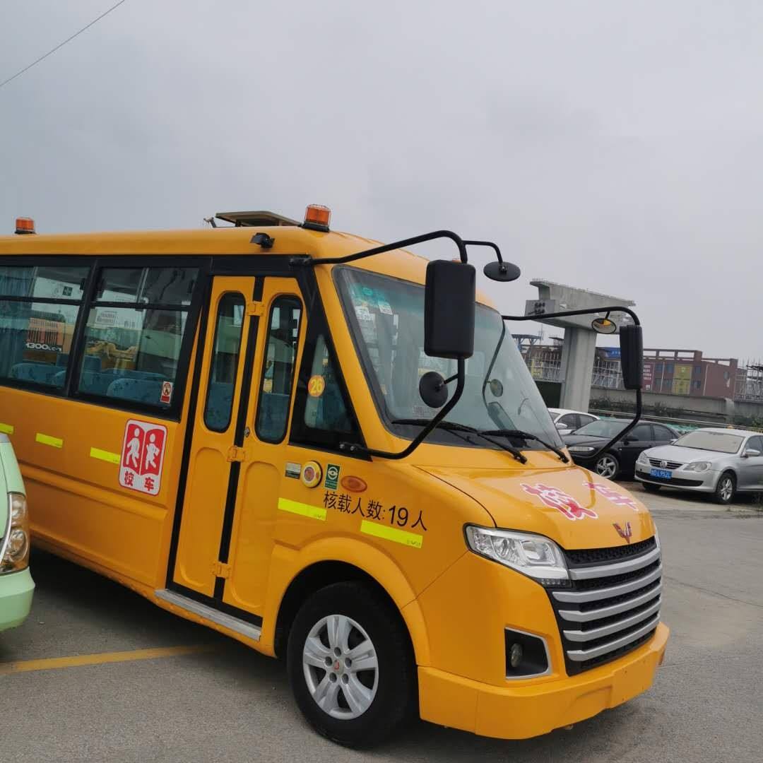 臨沂市蒙陰交警為90輛“校車”進(jìn)行“體檢”迎接“開學(xué)季” 臨沂市蒙陰交警為90輛“校車”進(jìn)行“體檢”迎接“開學(xué)季”