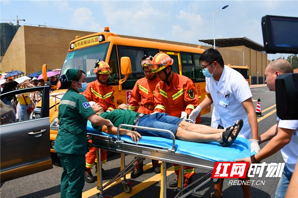 邵陽(yáng)：新邵縣，培訓(xùn)＋實(shí)戰(zhàn) 筑牢校車(chē)安全堤