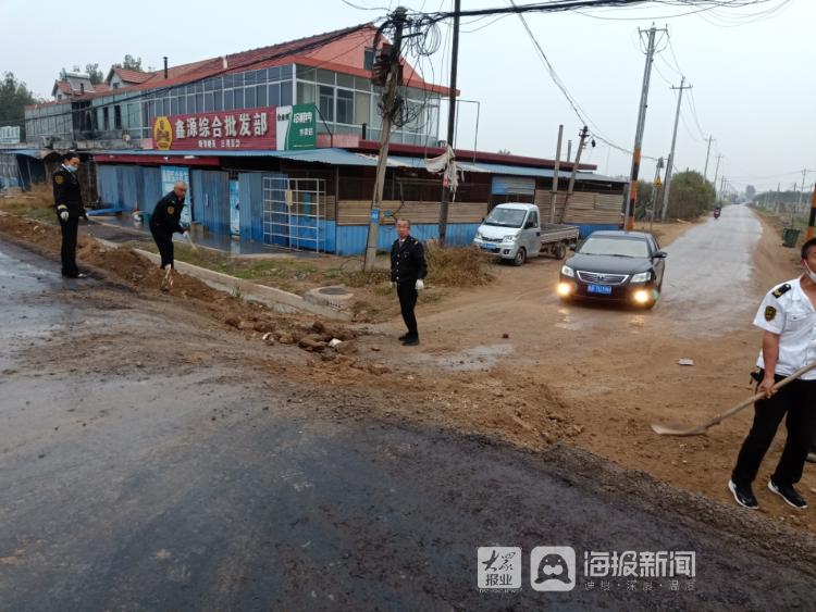 最美校車(chē)人:交運(yùn)校車(chē)駕駛員義務(wù)墊土修路 方便過(guò)往行人 最美校車(chē)人:交運(yùn)校車(chē)駕駛員義務(wù)墊土修路 方便過(guò)往行人