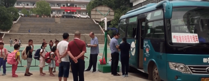 廣東:韶關這地的農村校車核載19人,實載39名學生,家長擔心安全問題 廣東:韶關這地的農村校車核載19人,實載39名學生,家長擔心安全問題