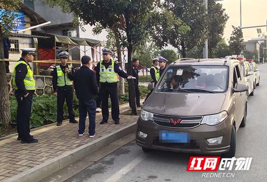 湖南郴州:“雙管齊下”確保校車安全 è????¥??¥???è???????o? ?è?|???????o¤è-|é?¨é?¨è?????????±?? ?è?|è??è???????¨è·ˉé?¢??§?3?è????¨???