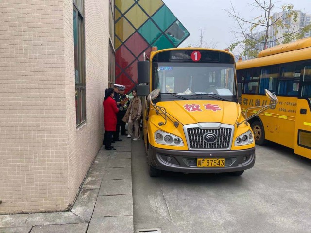 廣漢交警開展校車安全檢查/ FZ1004673368_A279131.jpg