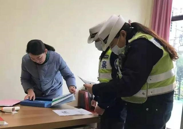 知危險 會避險|交警走進幼兒園開展校車安全大檢查 筑牢安全防線 知危險 會避險|交警走進幼兒園開展校車安全大檢查 筑牢安全防線