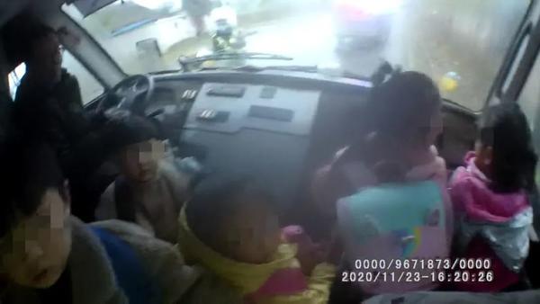 【學校抱有僥幸心理】武陟“黑校車”超員60%，駕駛員、校長被雙雙追刑責！